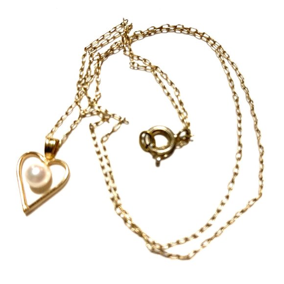 Yellow Gold Heart with Single Pearl Pendant - Picture 6 of 6